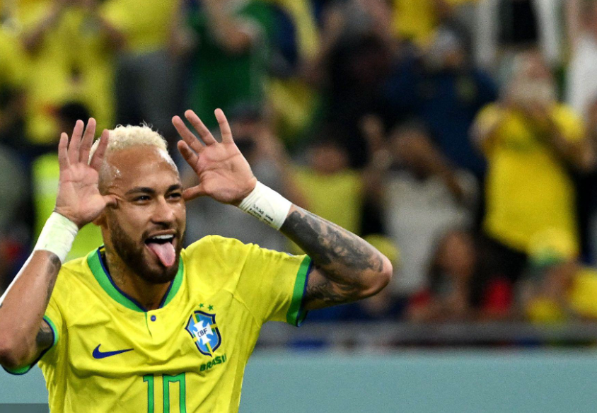 内马尔将行左膝半月板手术，各方密切关注后续进展