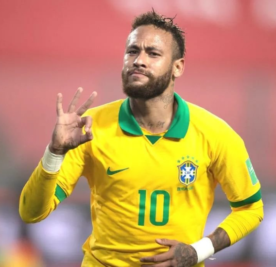 内马尔将行左膝半月板手术，各方密切关注后续进展