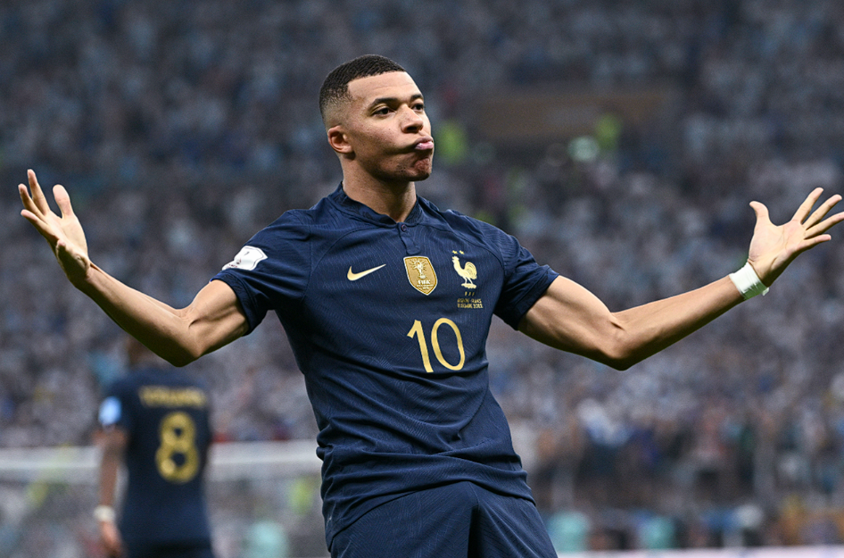 欧冠淘汰赛附加赛：巴黎惊险晋级，姆巴佩转会后的两队命运轨迹